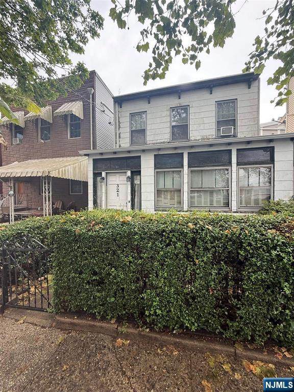 321 Webster Avenue - Photo 1