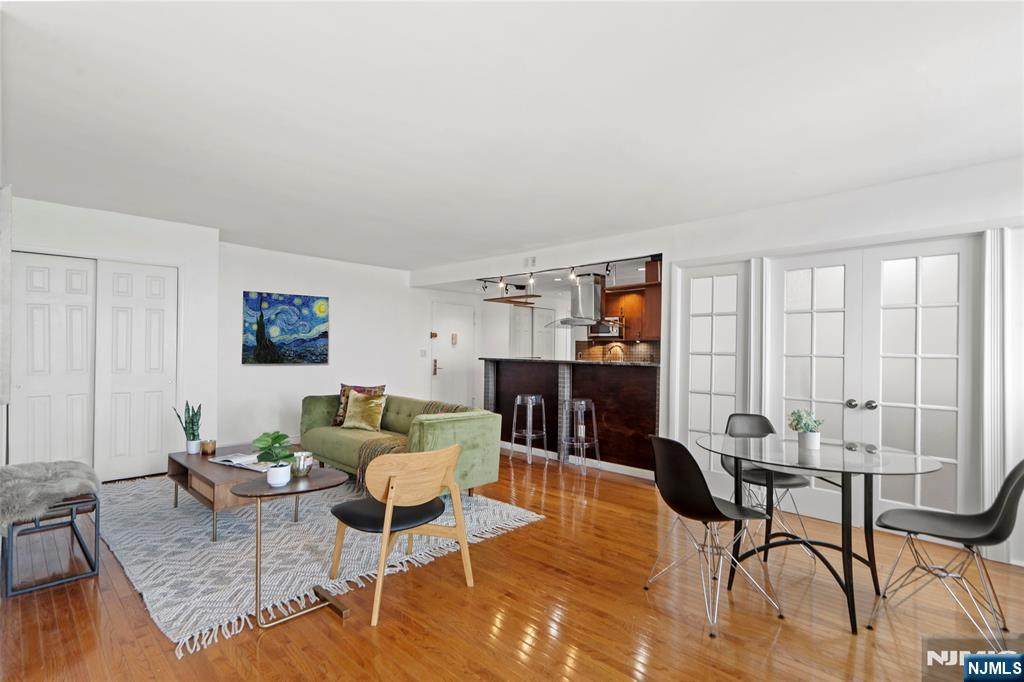 100 Manhattan Avenue - Photo 1