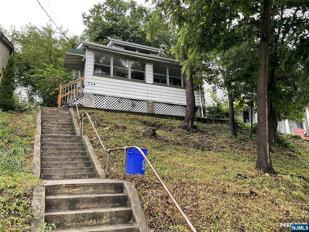 734 Broad Street - Photo 1