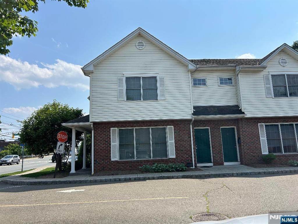 228 Lincoln - Photo 1
