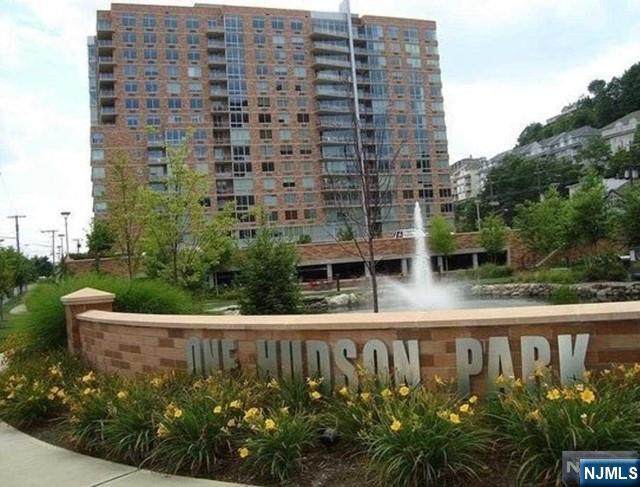 1611 Hudson - Photo 1