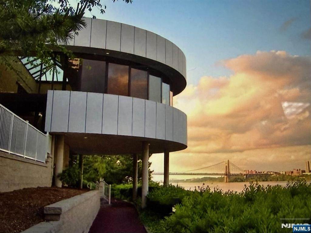 1055 River - Photo 1