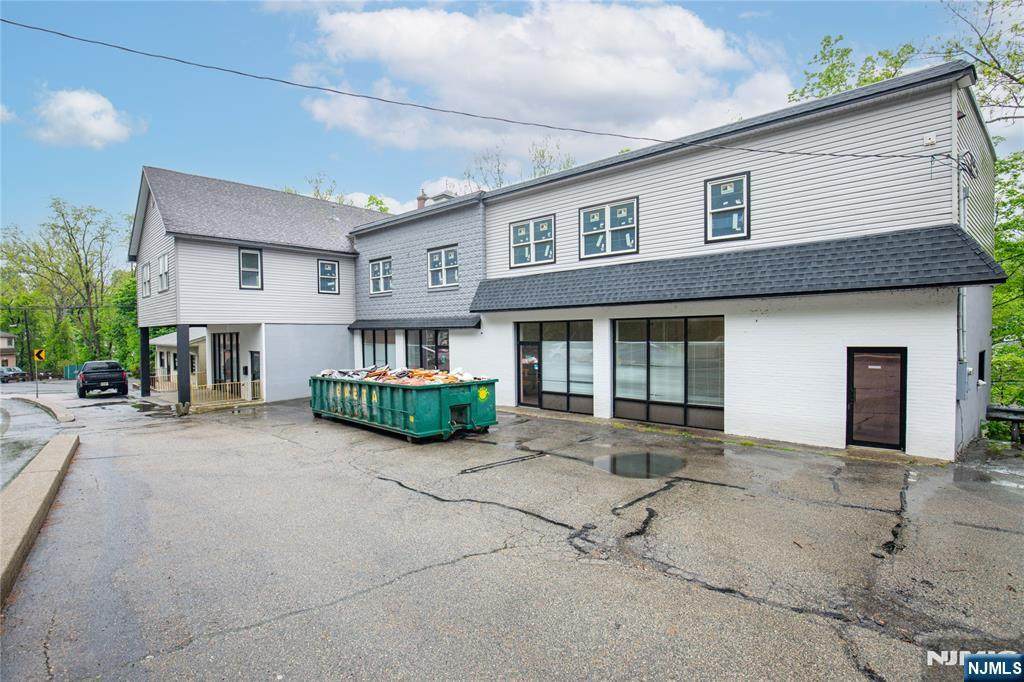 15 Hamburg Turnpike - Photo 1