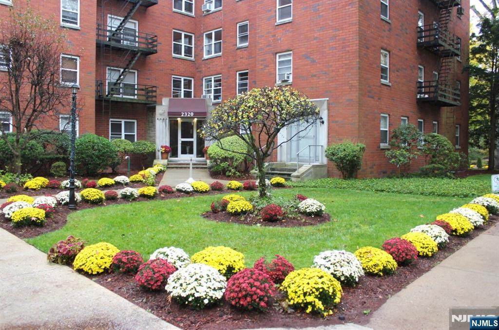 2320 Linwood Avenue - Photo 1