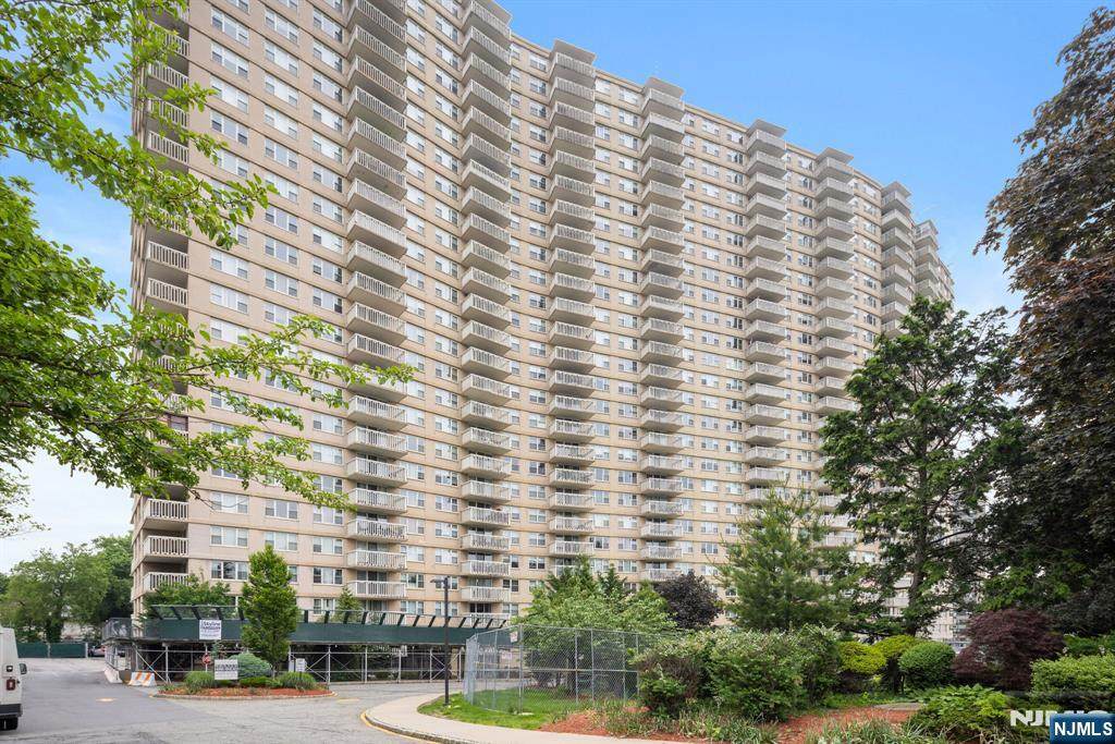 555 North Avenue - Photo 1