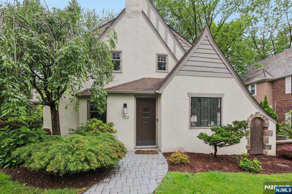 122 Howard Terrace - Photo 1