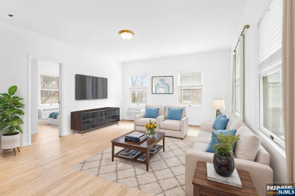 35 Emerson - Photo 1