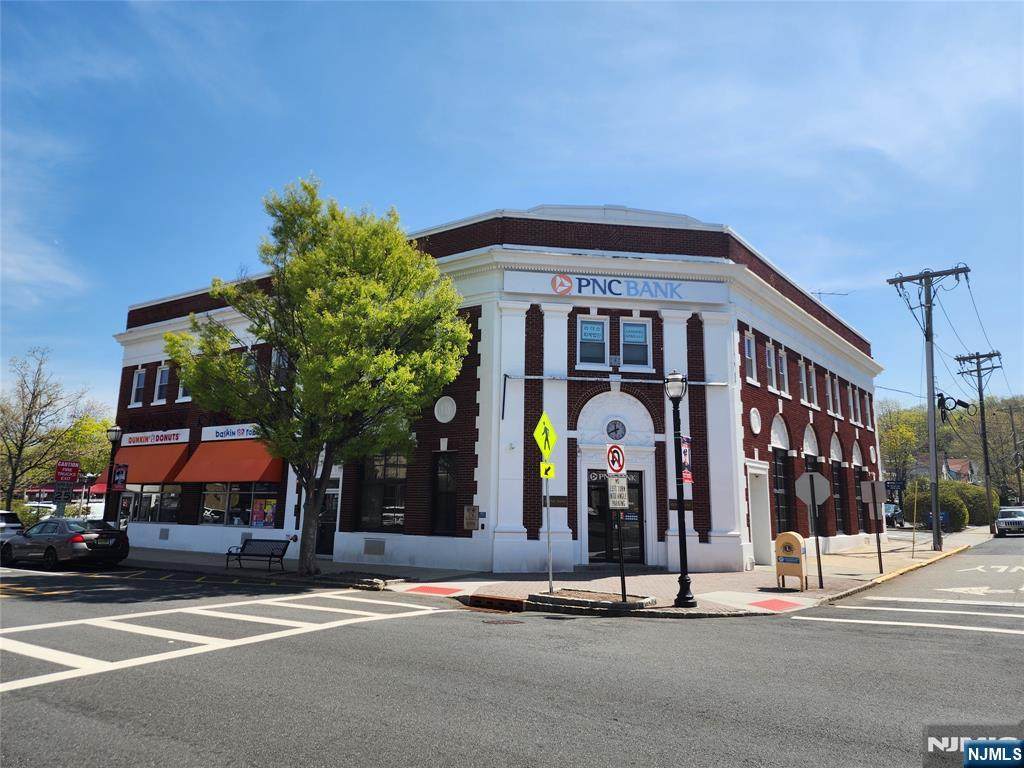 353 Broad Avenue - Photo 1