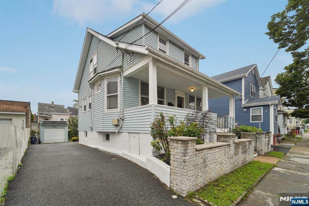 174-176 Albion Avenue - Photo 1