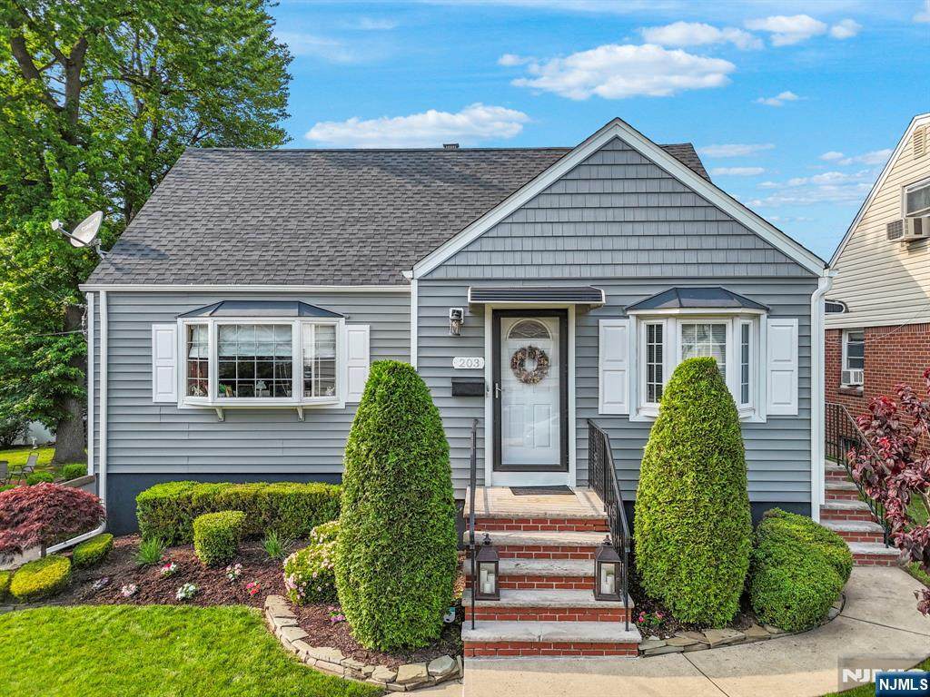 203 Phelps Avenue - Photo 1
