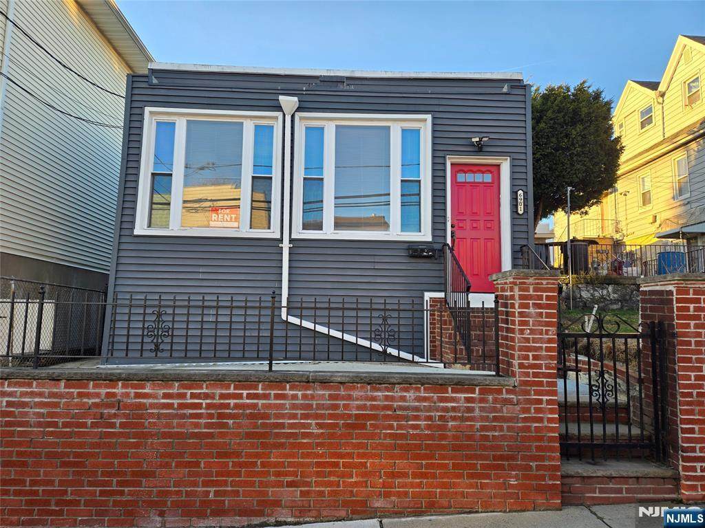 6901 Bergenwood Avenue - Photo 1