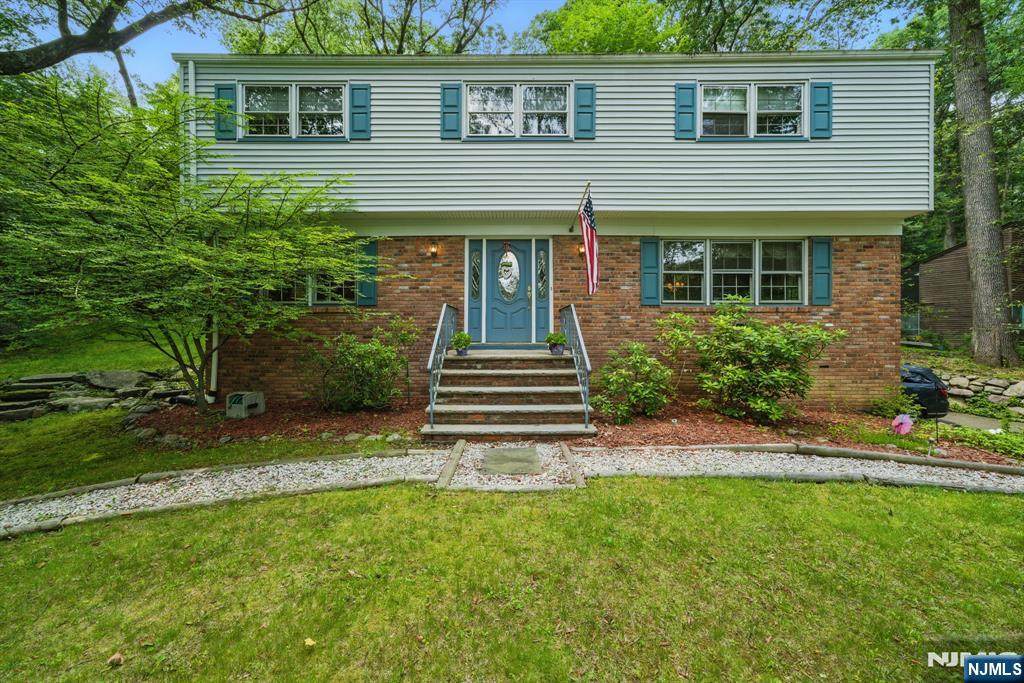 23 Glenwood Drive - Photo 1