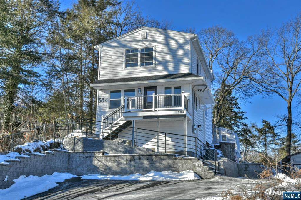584 Lake Shore - Photo 1