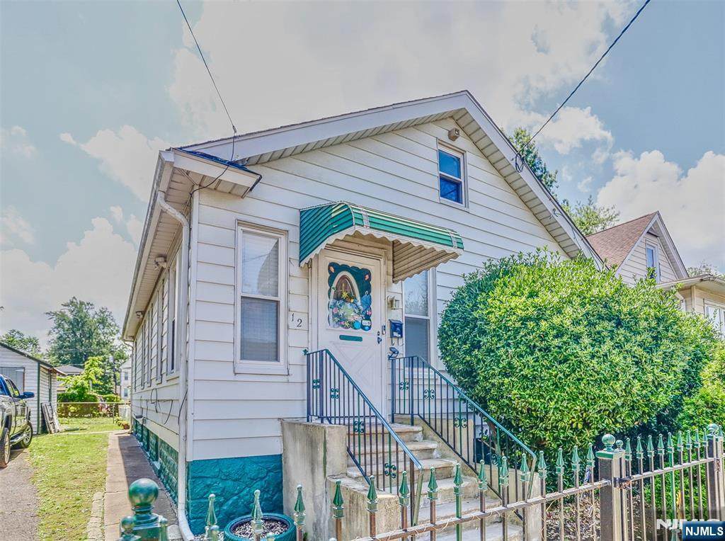 10-12 Medbourne Avenue - Photo 1