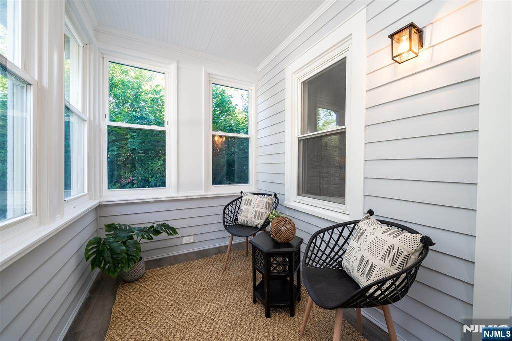 525 Argyle - Photo 1