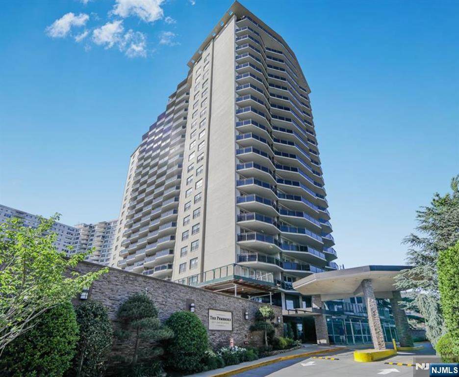 2077 Center - Photo 1