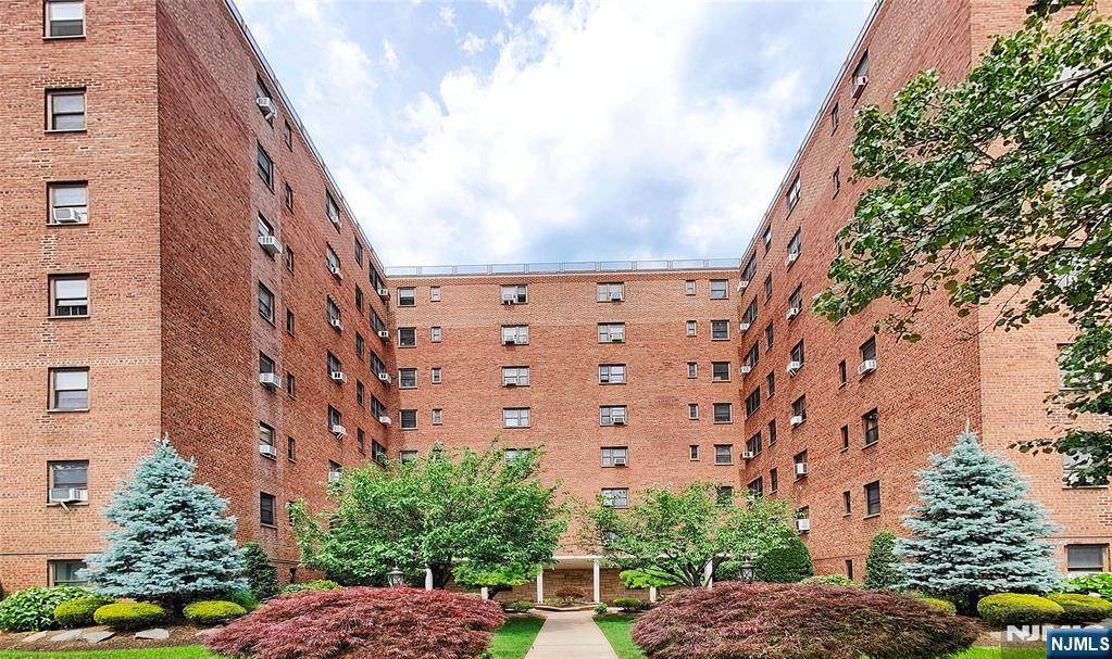 208 Anderson - Photo 1