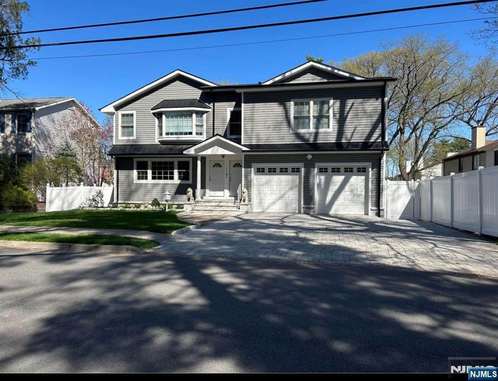 143 Melrose - Photo 1