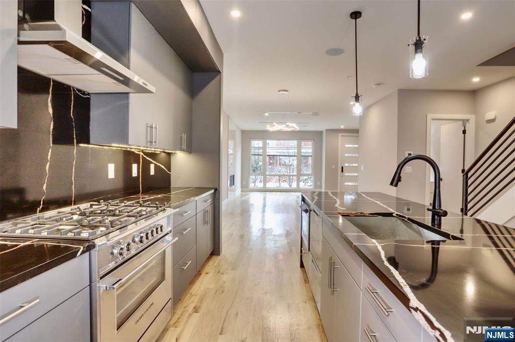 279 Lafayette - Photo 1