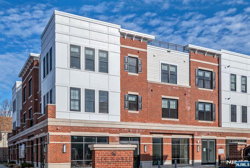 619 Maple - Photo 1