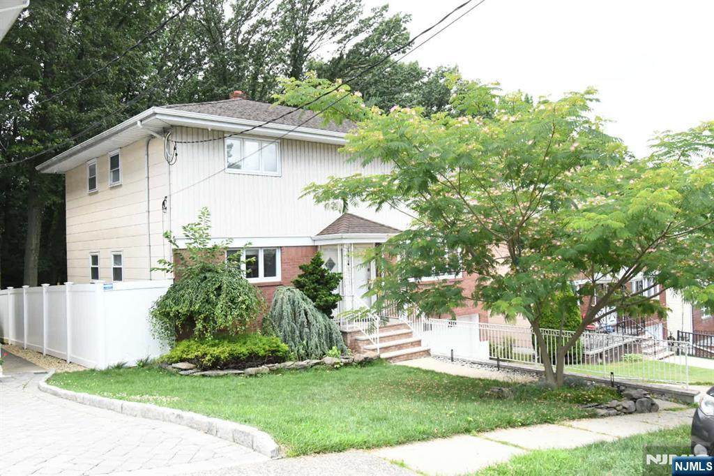 590 Carpenter - Photo 1