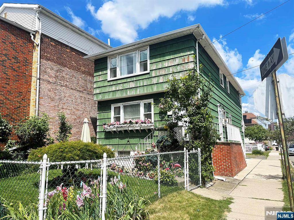 276 Ackerman - Photo 1