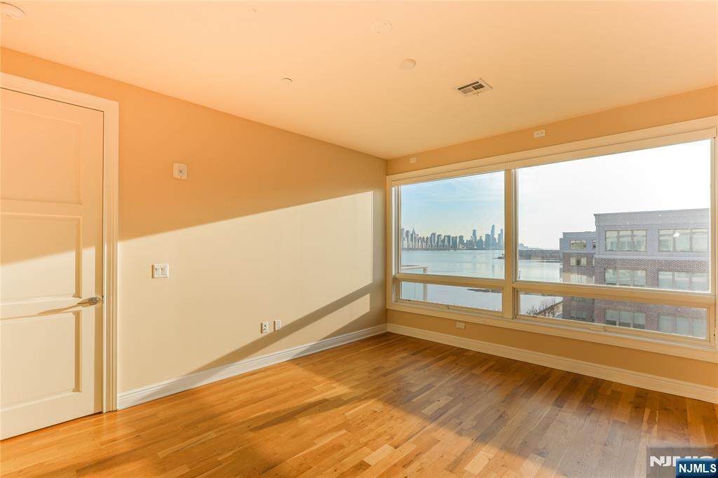 15 Somerset - Photo 1