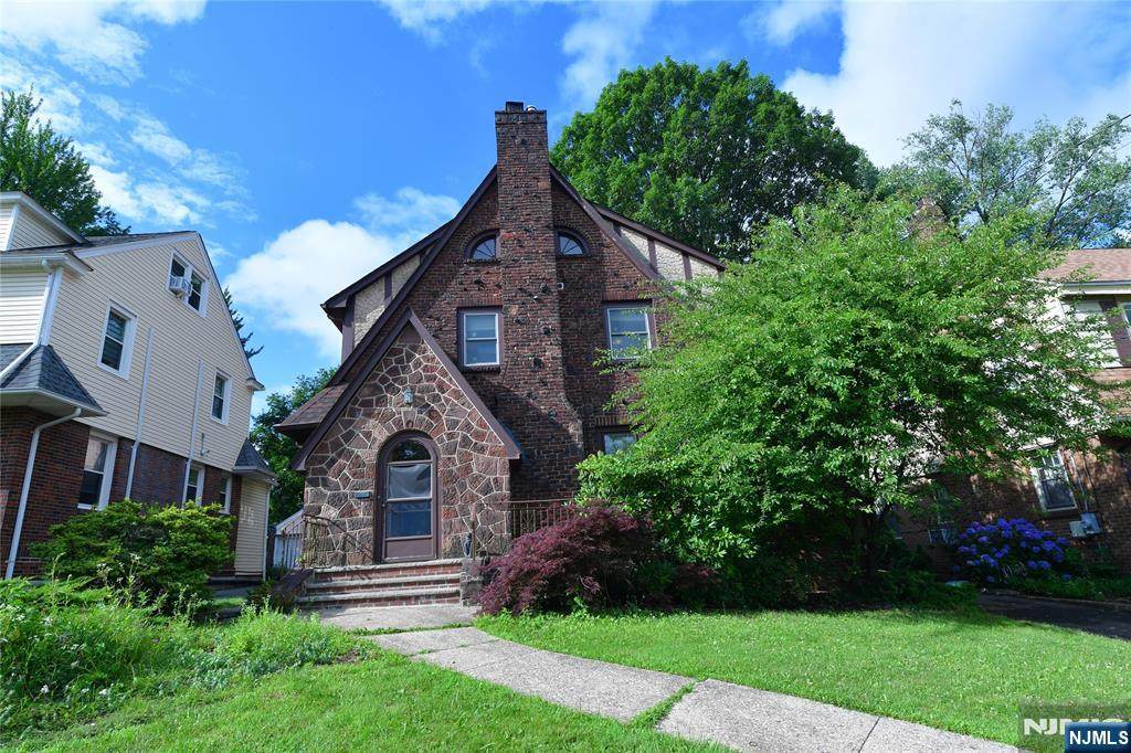 328 Demott - Photo 1