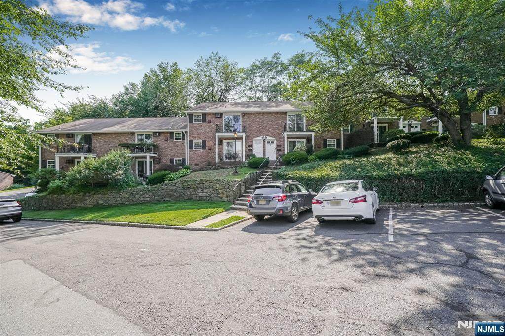 320 South - Photo 1