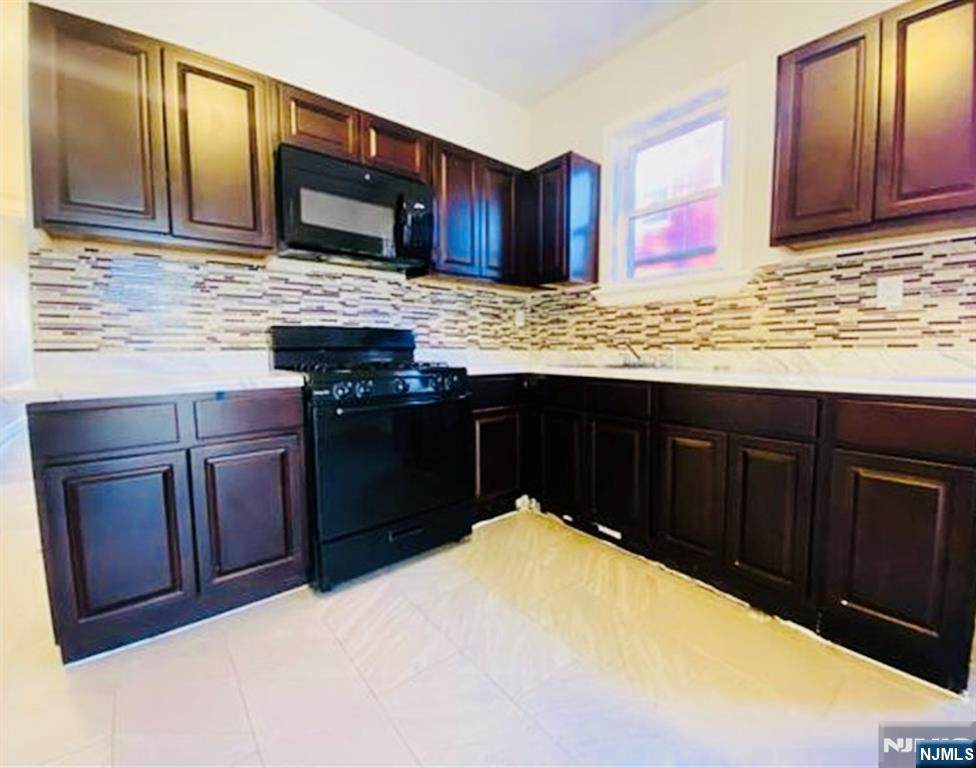 464 Avon Avenue - Photo 1