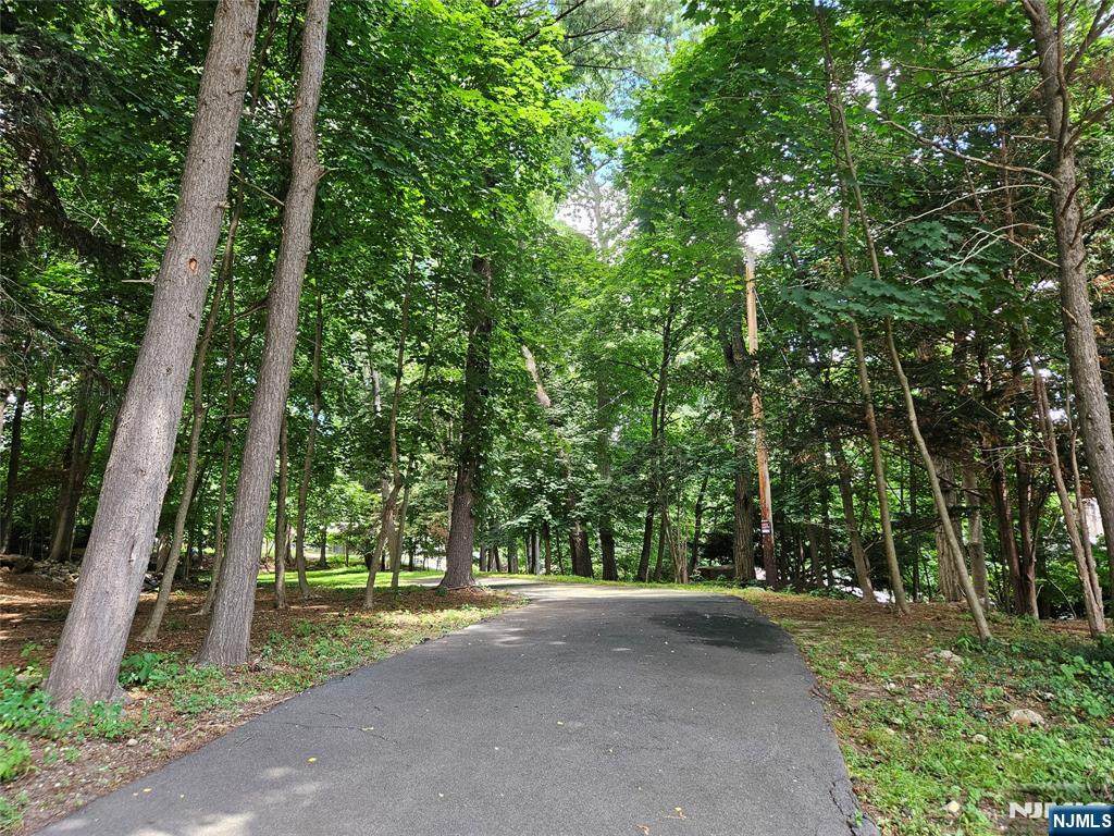 18 Locust Road - Photo 1