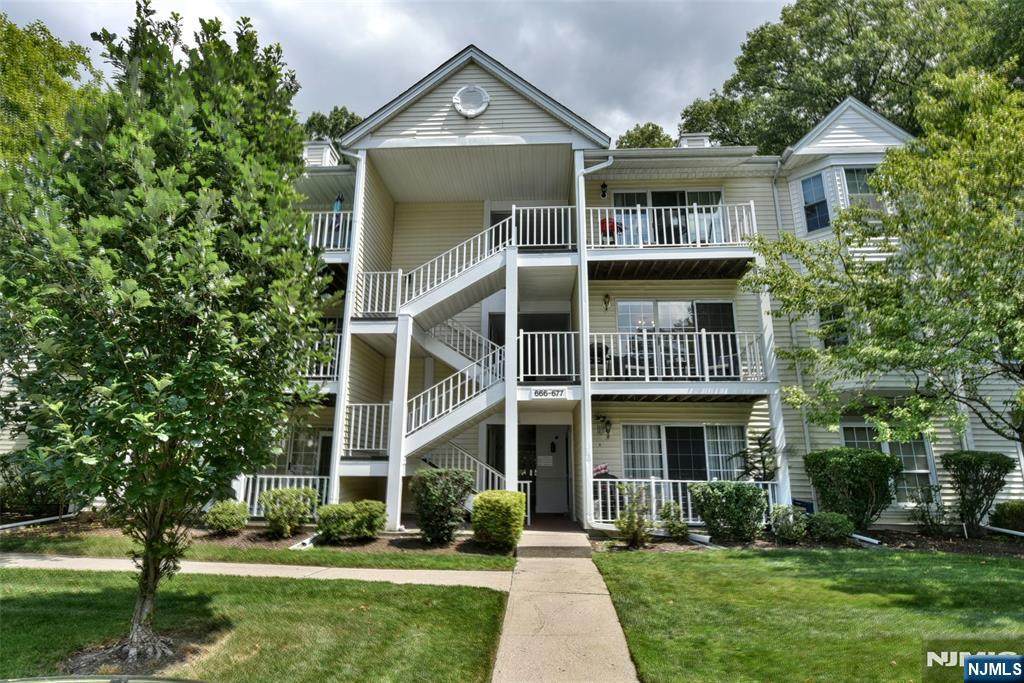 673 Juniper Way - Photo 1