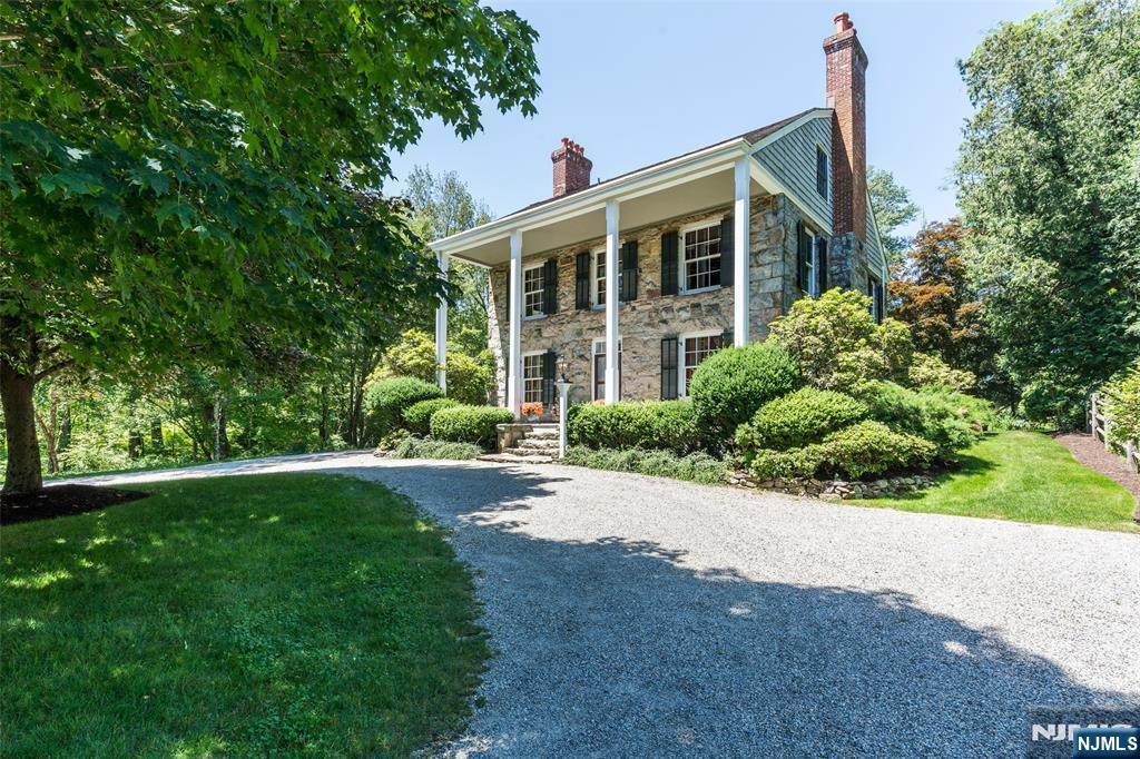 1 Robins Lane - Photo 1