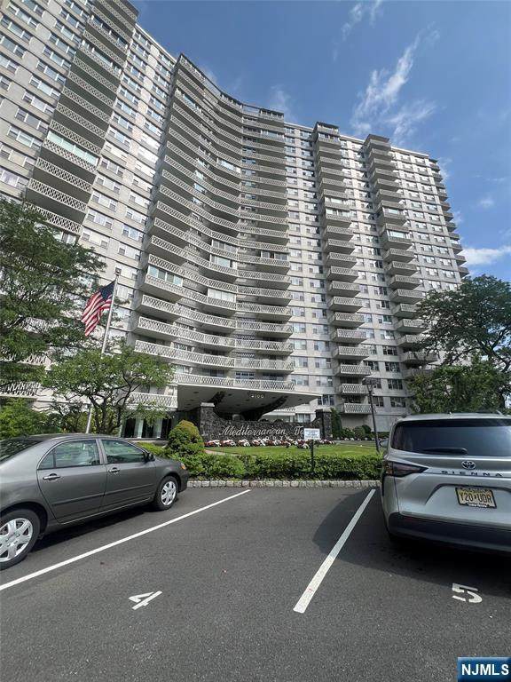 2100 Linwood - Photo 1