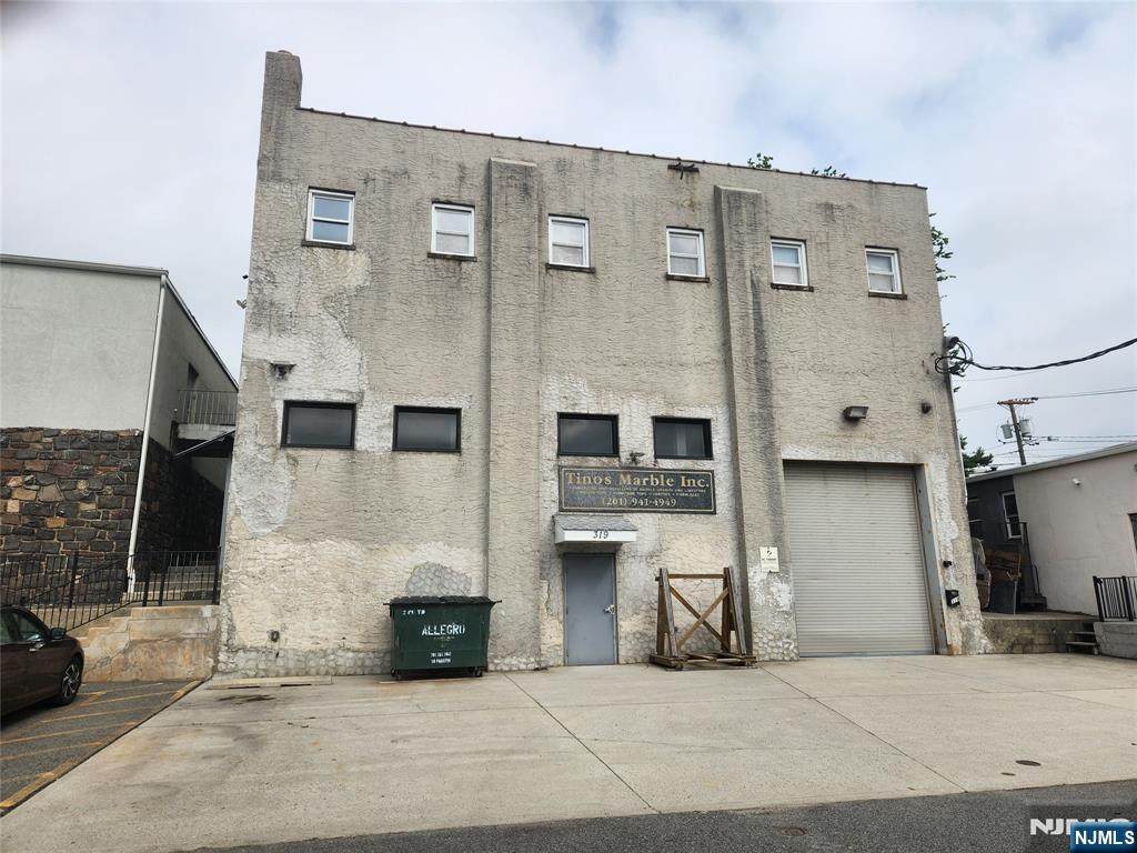 319 10th Street - Photo 1