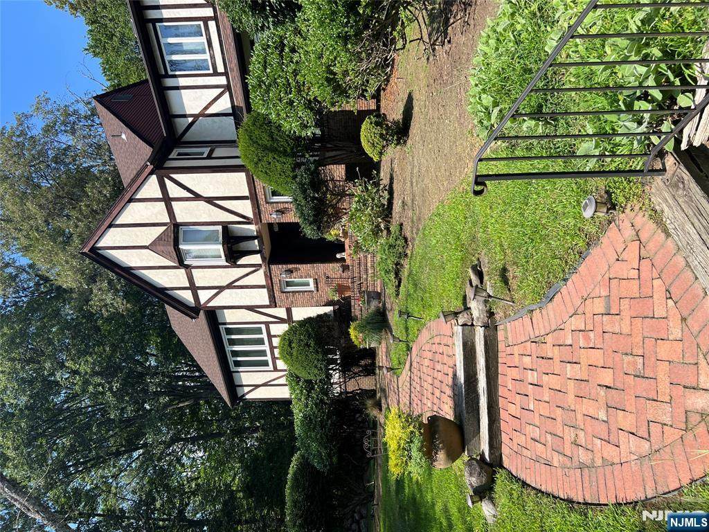 732 Mardinly Avenue - Photo 1