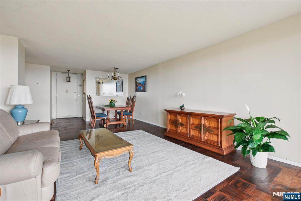 555 North Avenue - Photo 1