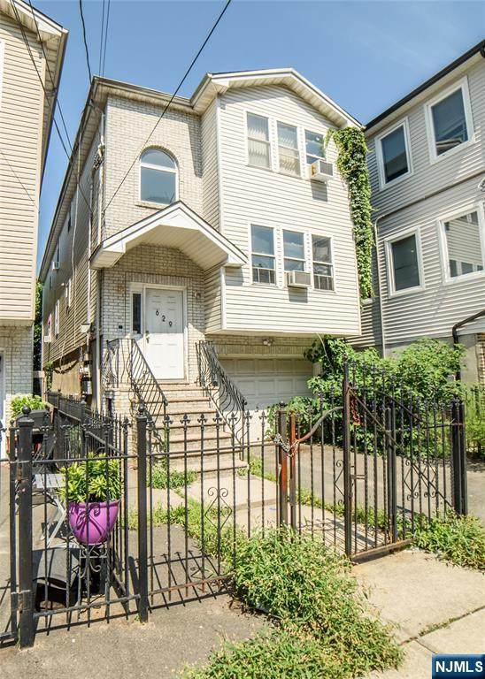 629 18th Street - Photo 1