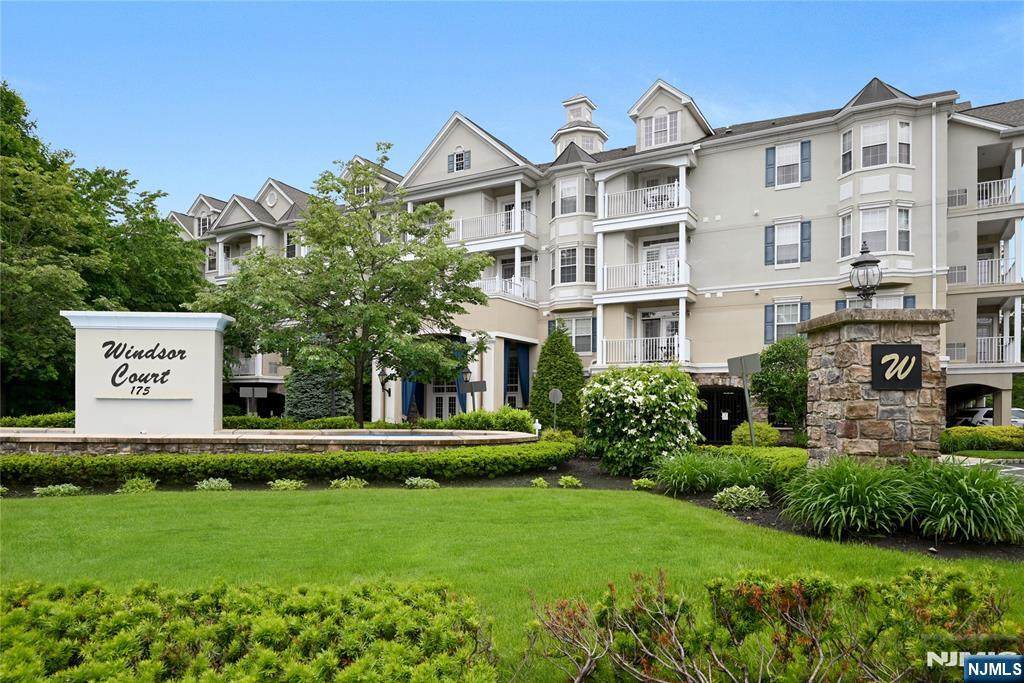 175 Rochelle Avenue - Photo 1