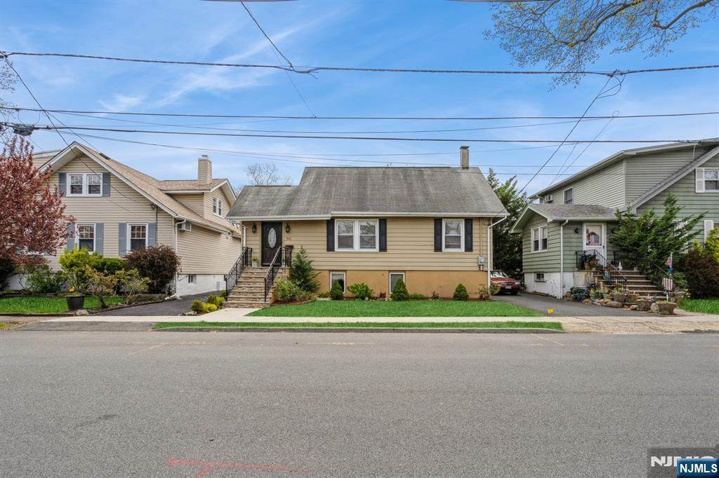 512 Russell - Photo 1