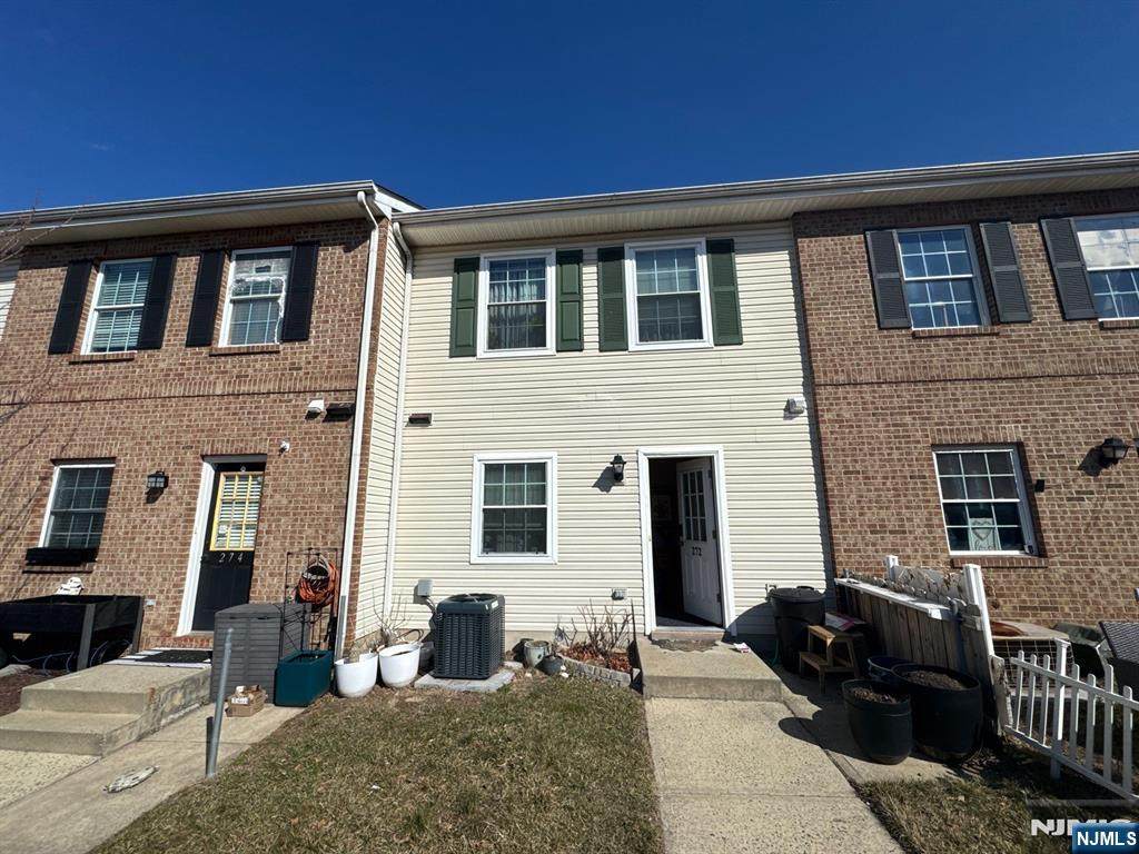 272 Kinney Street - Photo 1