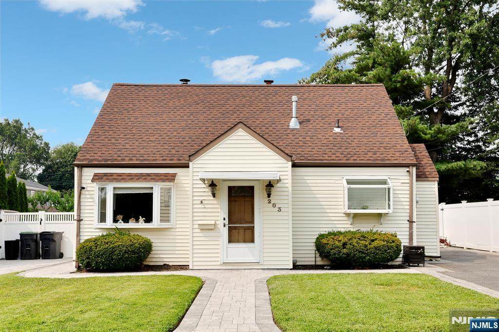 203 New York Avenue - Photo 1