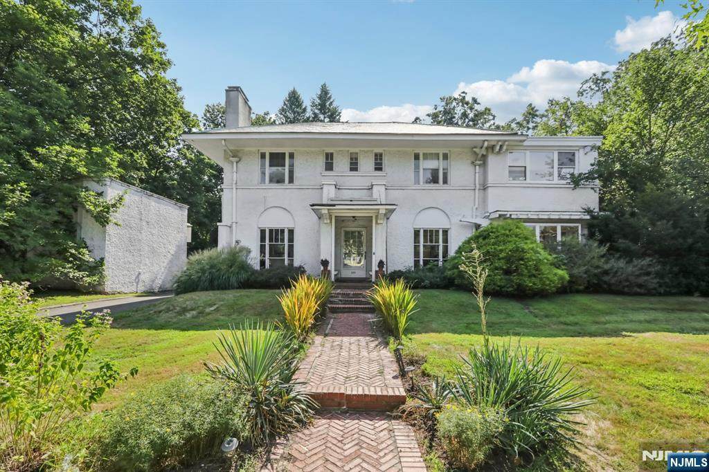 299 Ridgewood Avenue - Photo 1