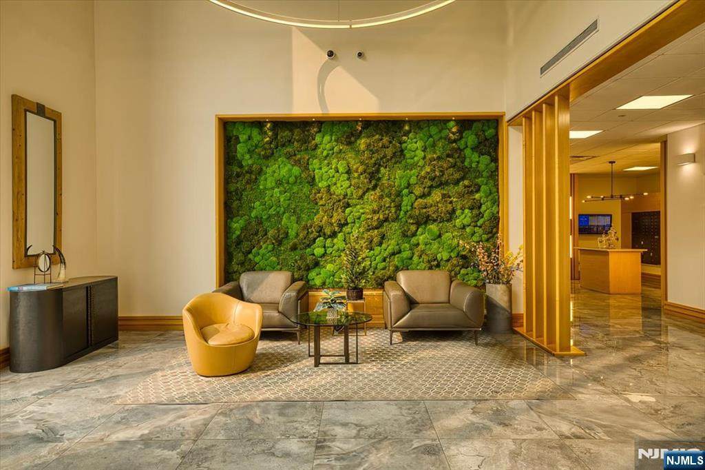 3 Somerset - Photo 1