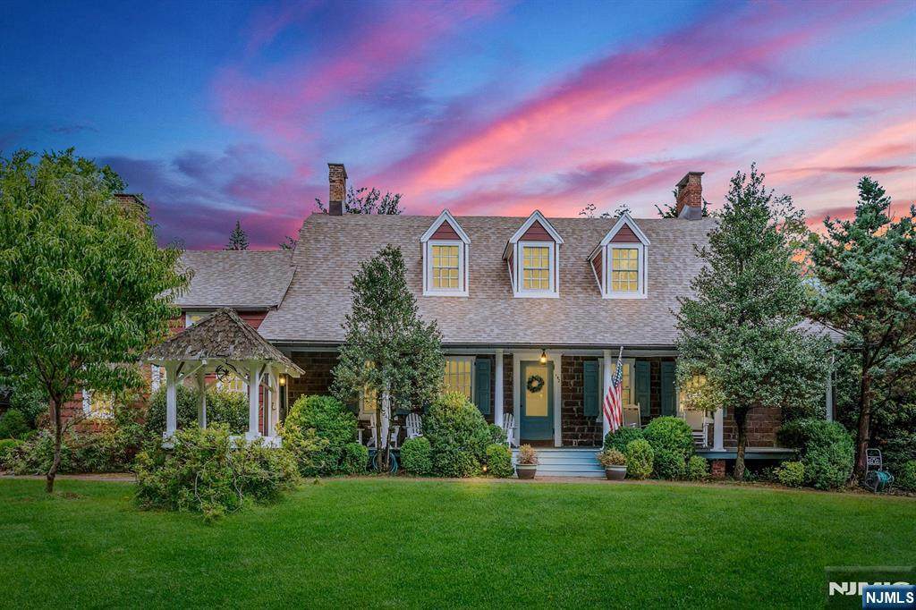 142 Pascack Road - Photo 1