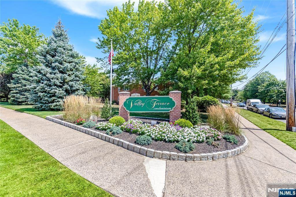 1120 Valley Road - Photo 1