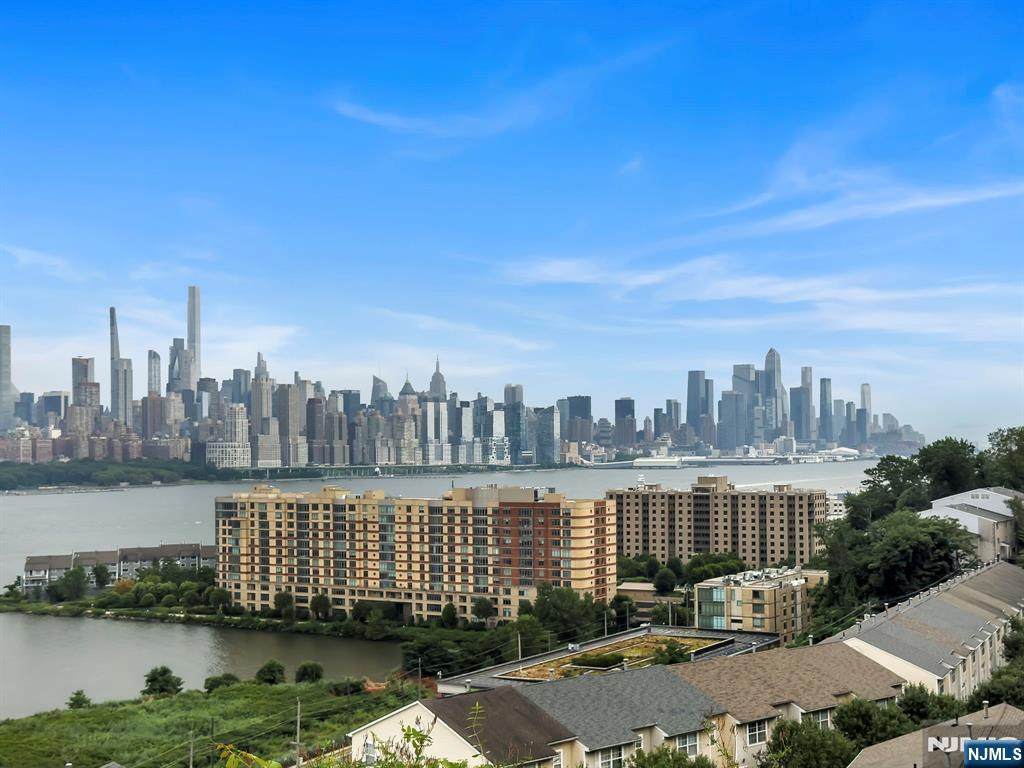 8450 Boulevard E - Photo 1