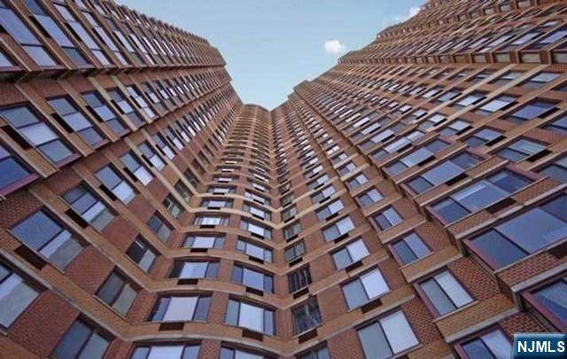 100 Palisade Avenue - Photo 1