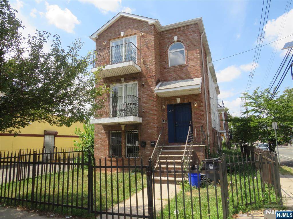 267 9th Street - Photo 1