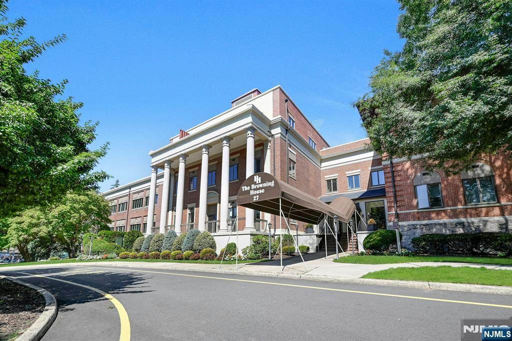 27 Clinton Avenue - Photo 1